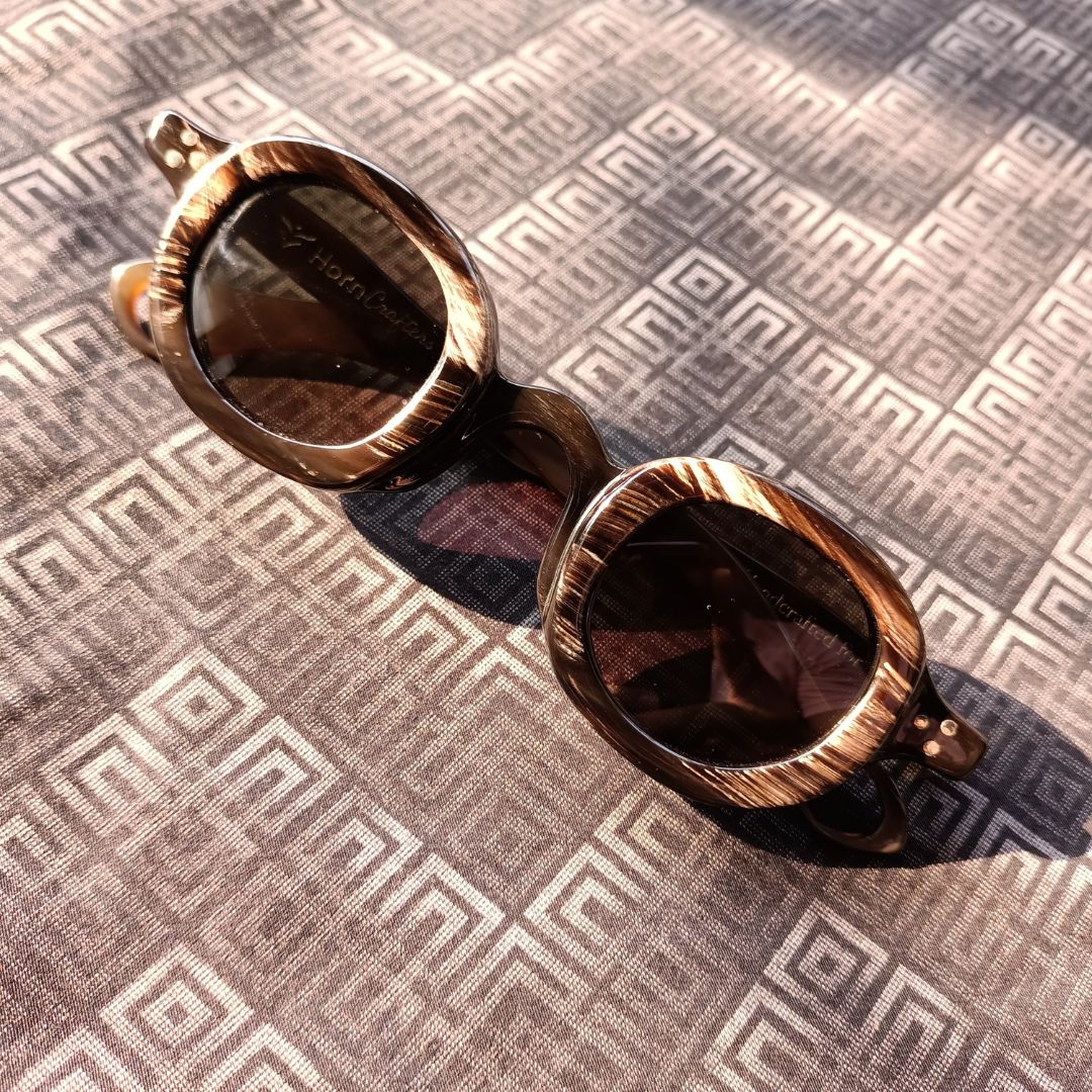 Horn rimmed glasses