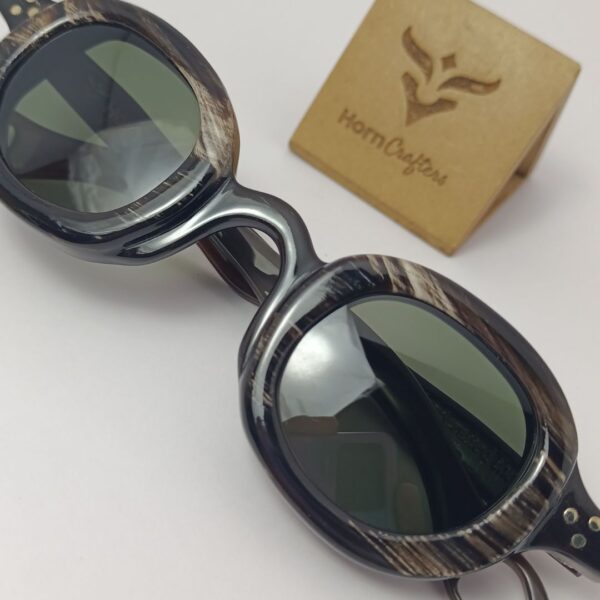 Horn rimmed glasses