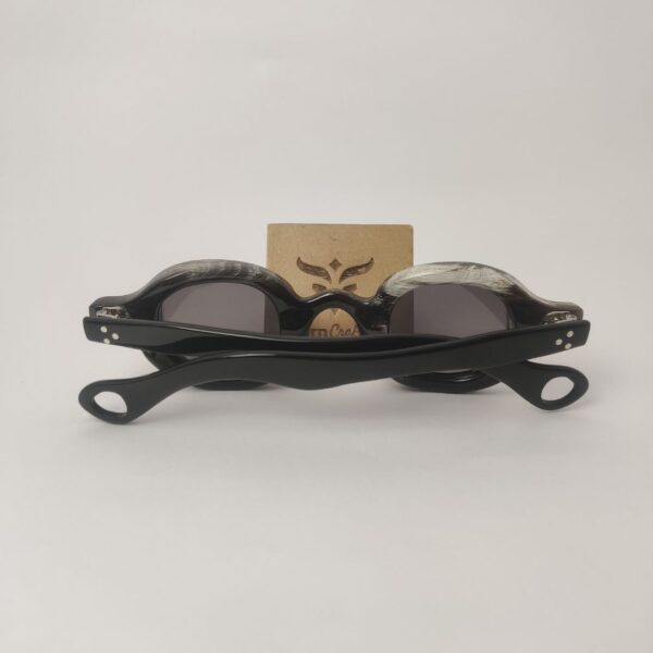 Horn rimmed glasses