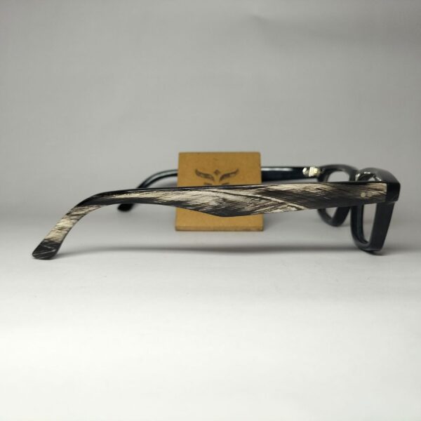 horn rimmed reading glasses